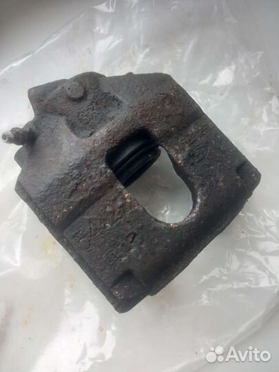 Ford Fusion суппорт передний правый