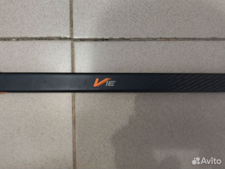 Клюшка и хоккейные крюки