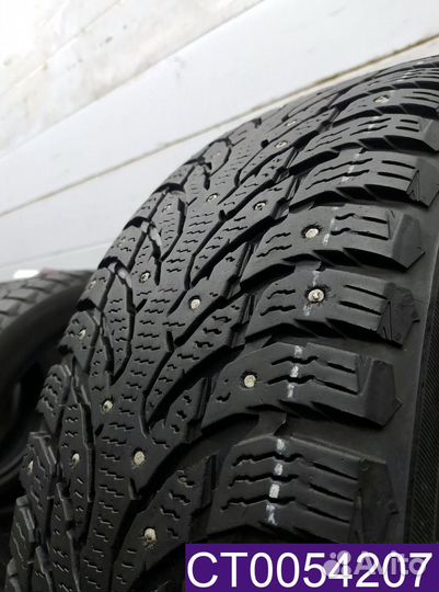 Nokian Tyres Hakkapeliitta 9 SUV 235/65 R18 96T