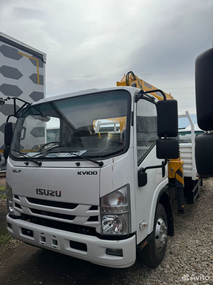 Isuzu Elf с КМУ, 2024