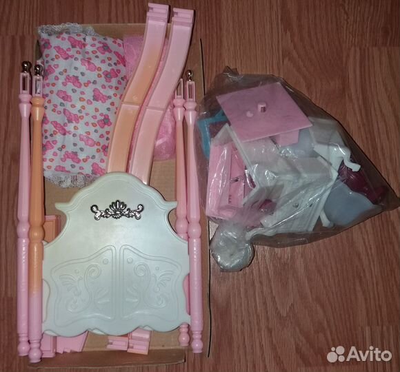 Спальный гарнитур для куклы