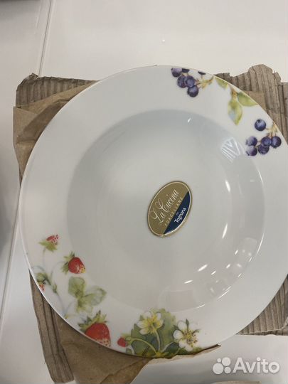 Фарфоровые тарелки набор