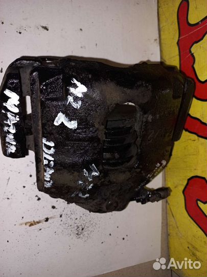 Суппорт передний правый Mazda Demio DY3W