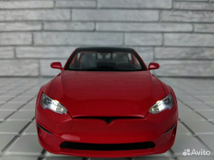 Игрушечная металлическая машинка Tesla Model S