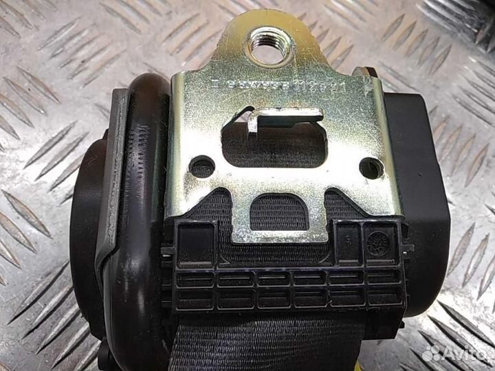 Ремень безопасности с пиропатроном Skoda Superb