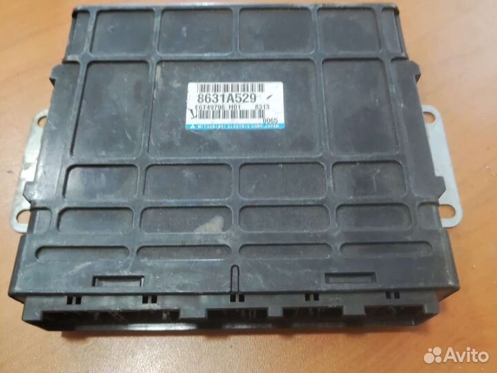 Блок управления на Мицубиси Паджеро 4