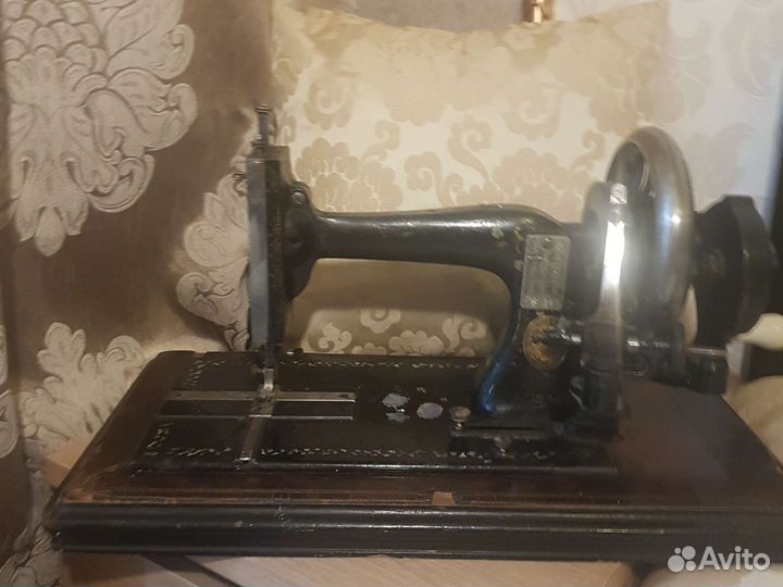 Швейная машинка старинная