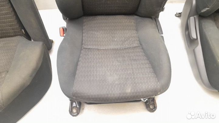 Сиденья комплект Toyota Corolla E150 1zrfe 2007