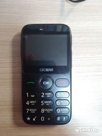 Кнопочный телефон alcatel