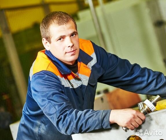 Подсобные рабочие на моторный завод