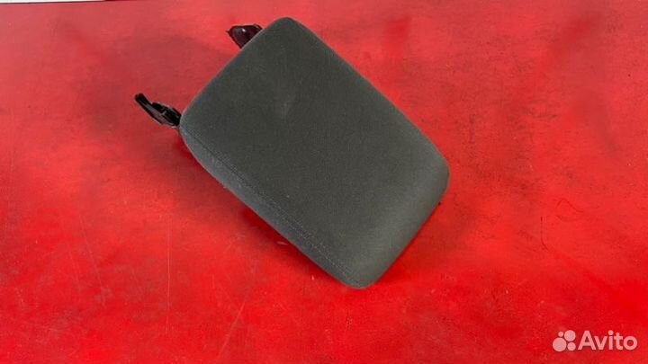 Подлокотник Audi A4 B8 1.8 tfsi cdhb 2009