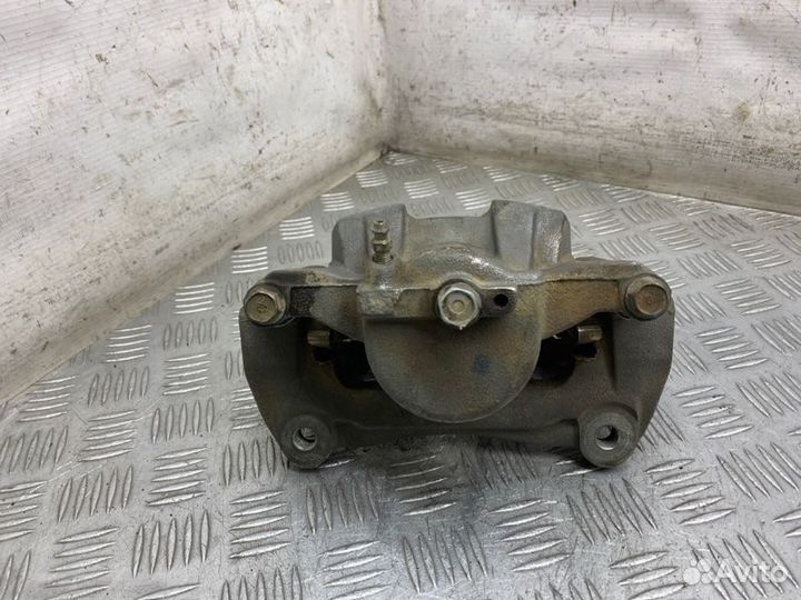 Суппорт тормозной передний левый Lexus Rx300 MCU35