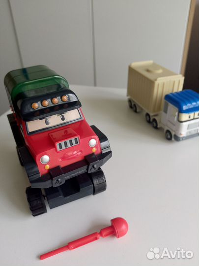 Робокар поли, Почер Робот. Бронь