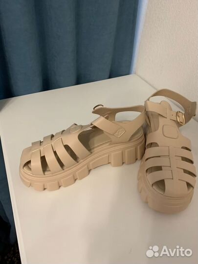 Босоножки женские