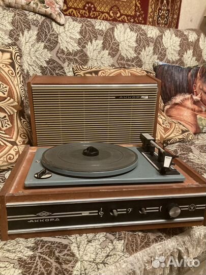 Виниловый проигрыватель