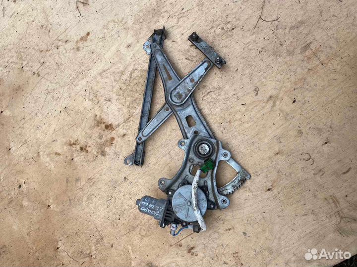 Задний правый стеклоподьемник Subaru Legacy B13