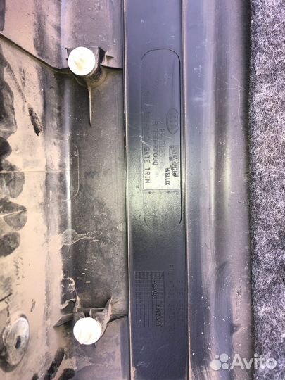 Обшивка двери багажника Kia sorento 2 хм