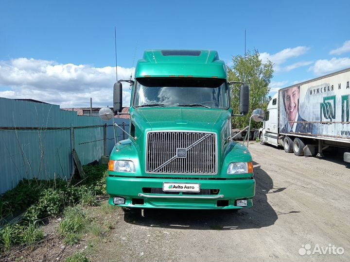 Volvo VNL, 2002