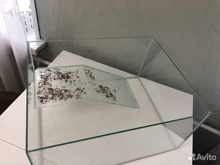 Аквариум с полочкой