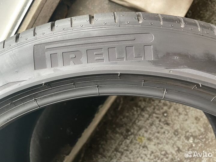 Pirelli P Zero PZ4 295/35 R21 107Y