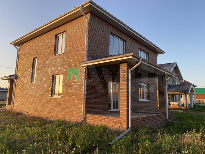 Коттедж 177 м² на участке 10 сот.