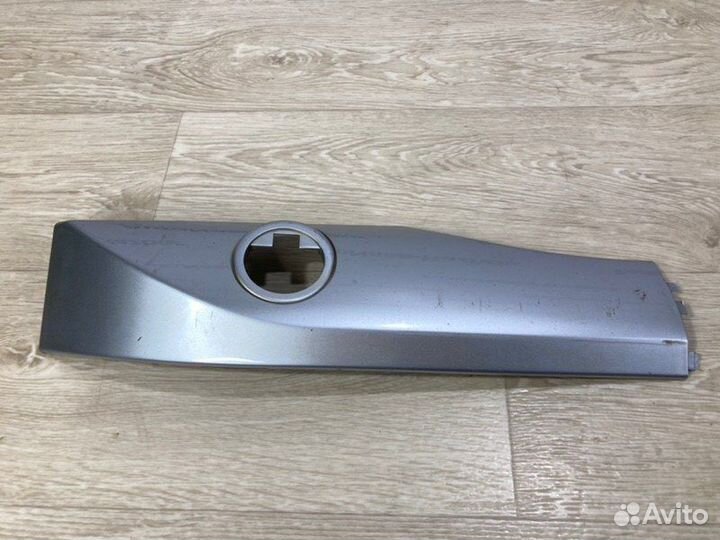 Накладка рейлинга задняя левая Nissan Armada