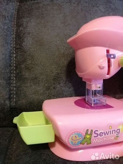 Игрушка для девочки: Швейная машинка