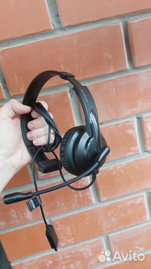 Наушники с микрофоном A4Tech HU-11 черный 2м накла