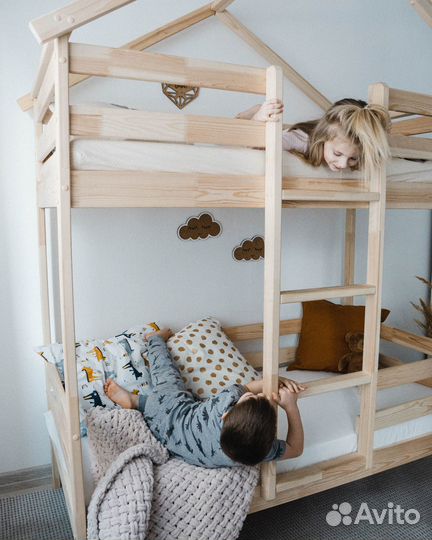 Двухъярусная кровать