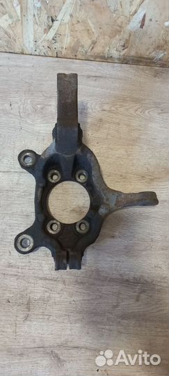 Кулак поворотный правый nissan juke (F15)