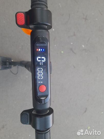 Продам электросамокат