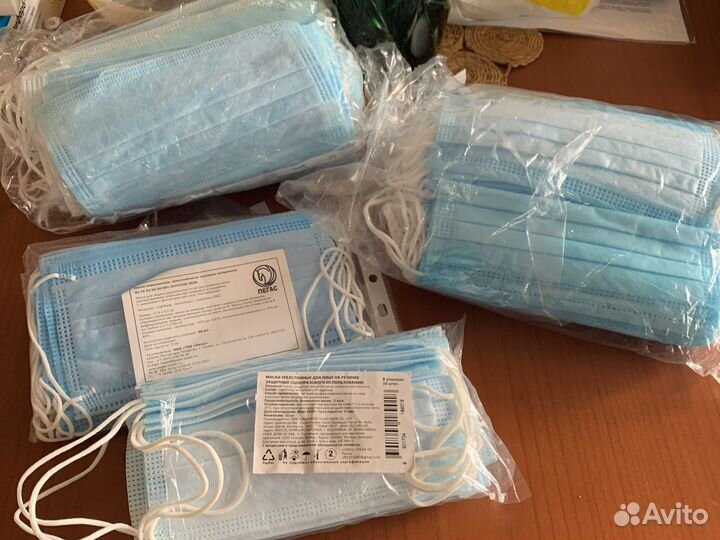 Маска медицинская трехслойная одноразовая
