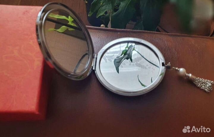 Зеркало карманное