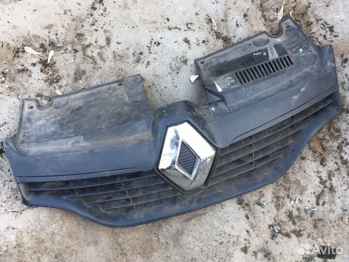 Решетка радиатора Renault Logan 2