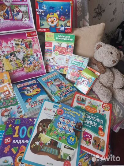 Большая коллекция книг и пазлов