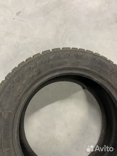 Goodyear UltraGrip 500 235/55 R17