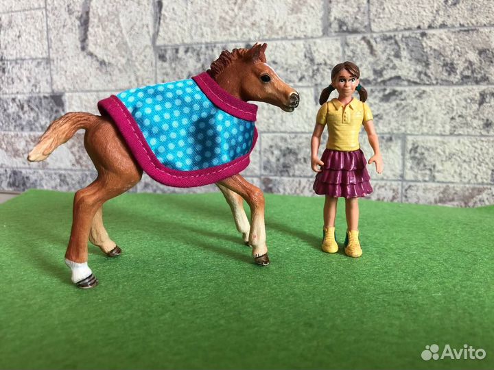 Девочка с жеребенком schleich