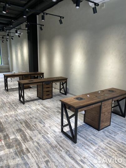 Маникюрный стол