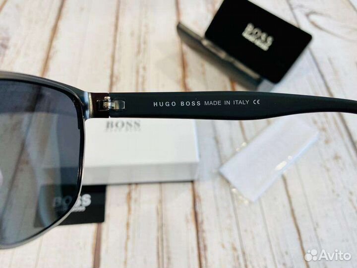 Солнцезащитные очки hugo boss