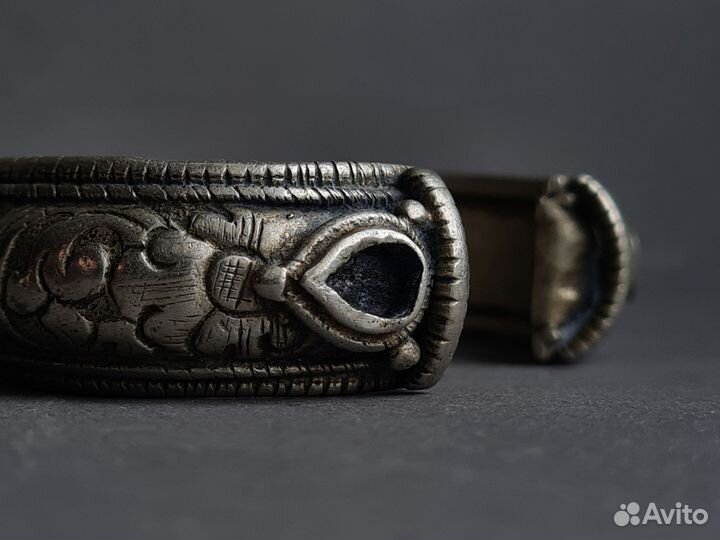 Старинный браслет. Тибет. Бутан