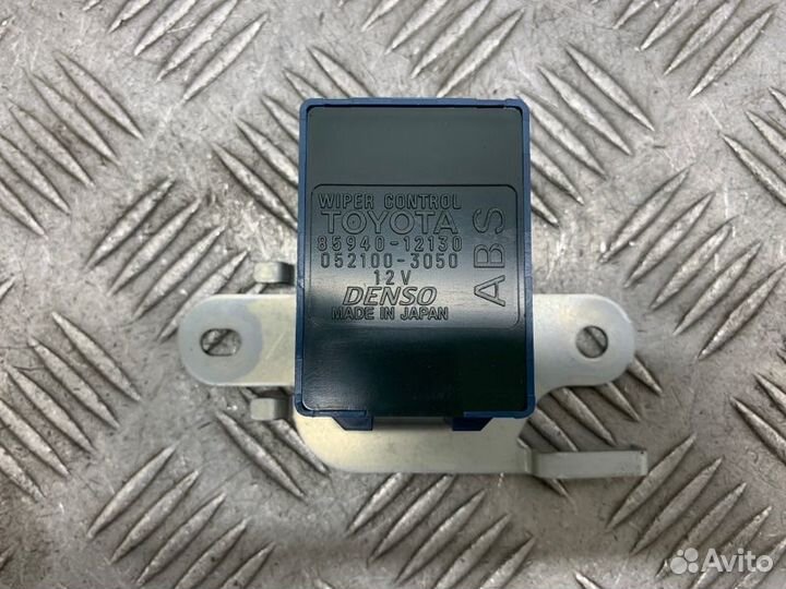 Реле стеклоочистителей заднее Pontiac Vibe 1 1zzfe