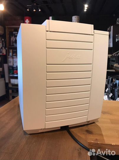 Автоматическая кофемашина Jura E8 (EB) Piano White