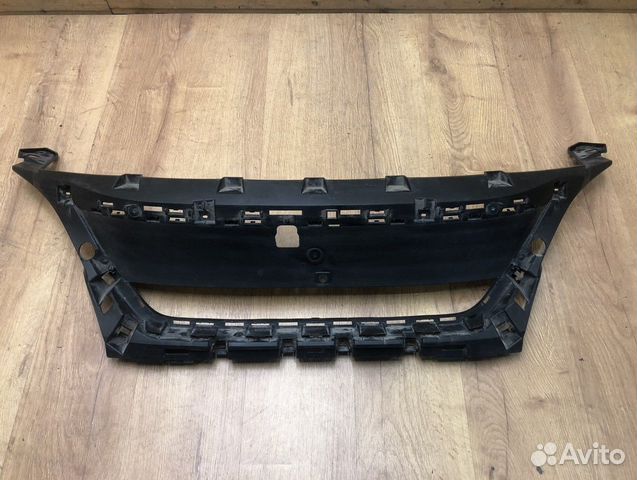 Кронштейн решётки радиатора Peugeot 3008 (P84) 201