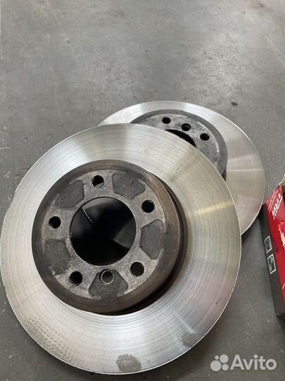 Диски тормозные и колодки на BMW E-60