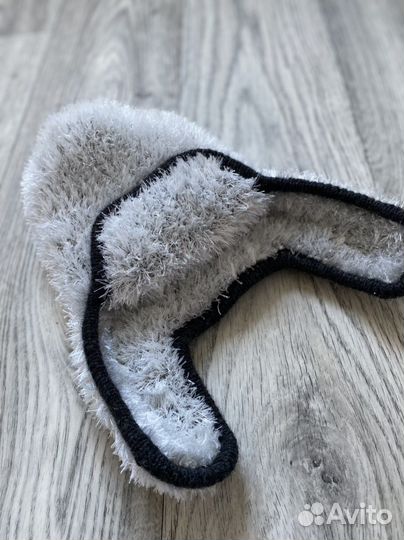 Вязаные шапки и варежки в наличии. Ручная работа