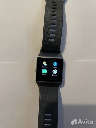 Смарт часы FitBit ionic