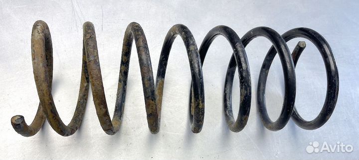 Тойота Карина Пружина передняя