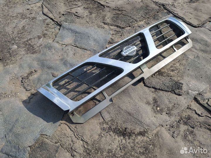 Решётка радиатора Nissan Patrol Y61
