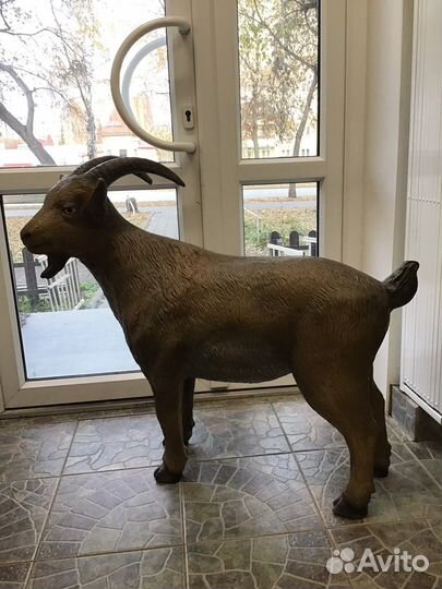 Садовая фигура Коза большая