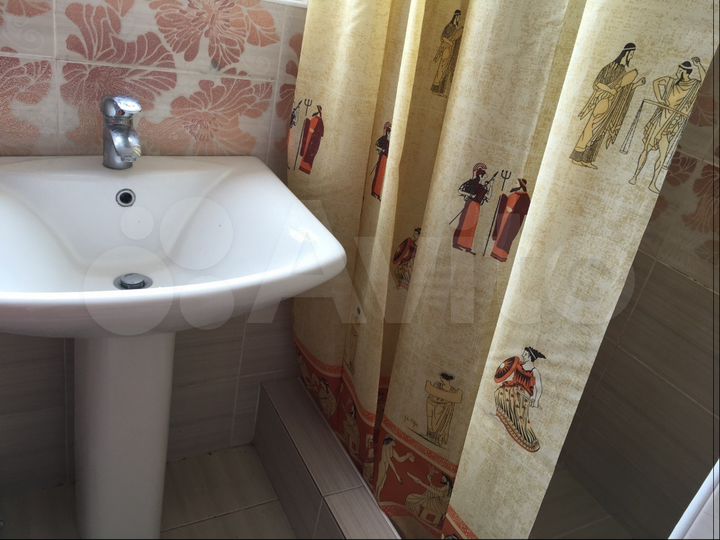 Комната 23 м² в 8-к., 2/3 эт.